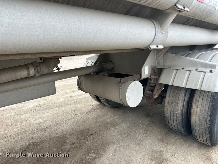 image for item FK0010 1990 Beall tank trailer