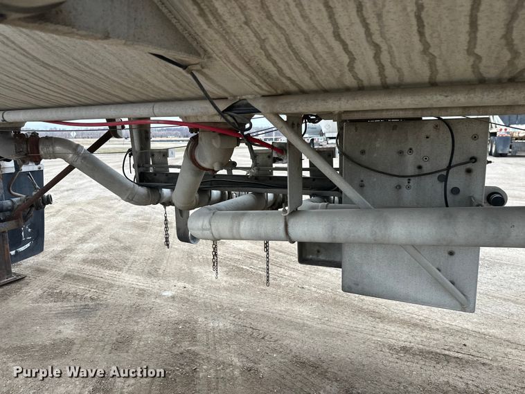 image for item FK0010 1990 Beall tank trailer