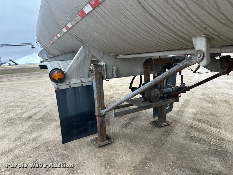 image for item FK0010 1990 Beall tank trailer