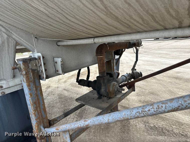 image for item FK0010 1990 Beall tank trailer