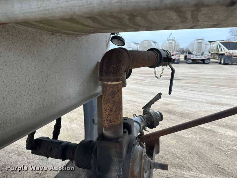 image for item FK0010 1990 Beall tank trailer