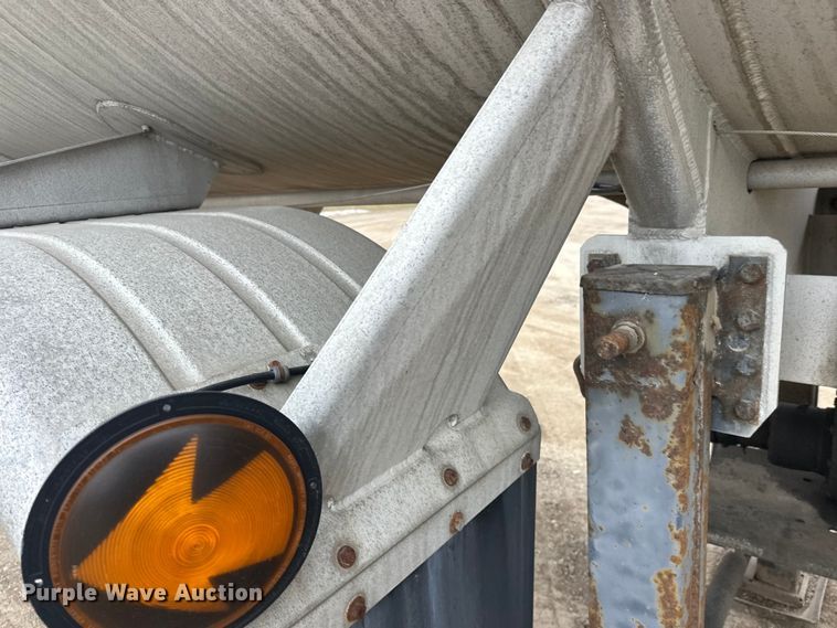 image for item FK0010 1990 Beall tank trailer