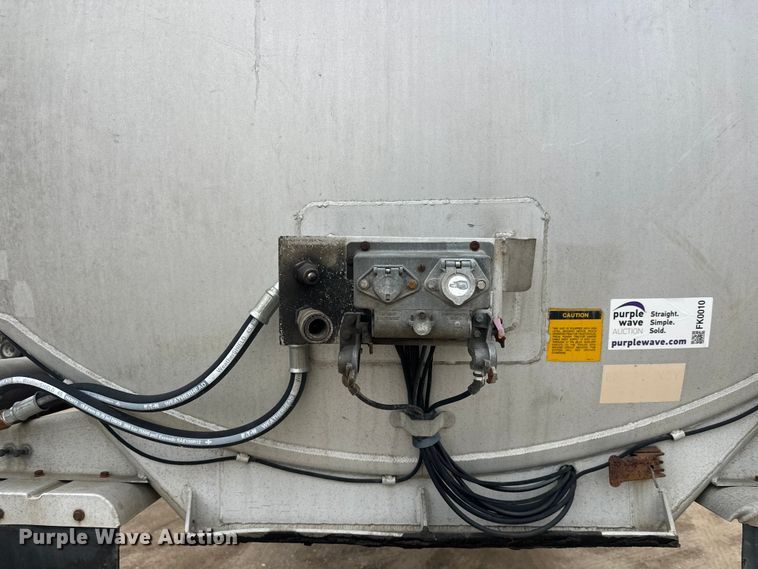 image for item FK0010 1990 Beall tank trailer