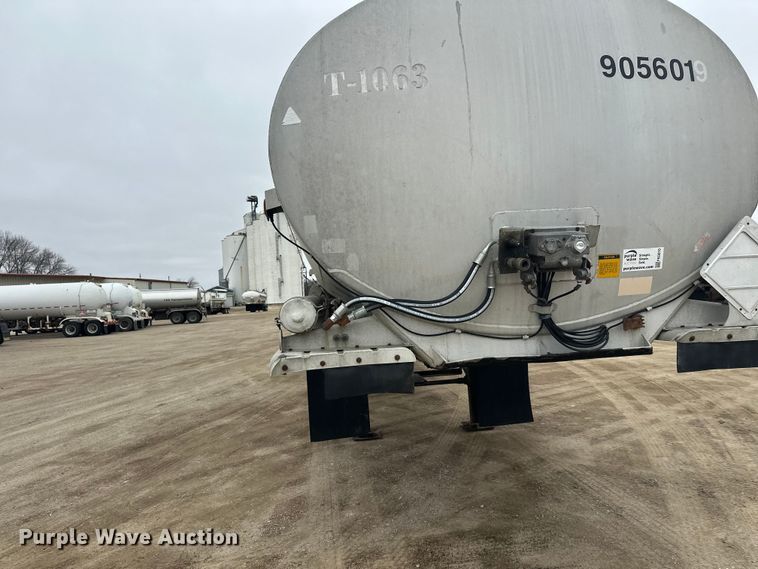 image for item FK0010 1990 Beall tank trailer