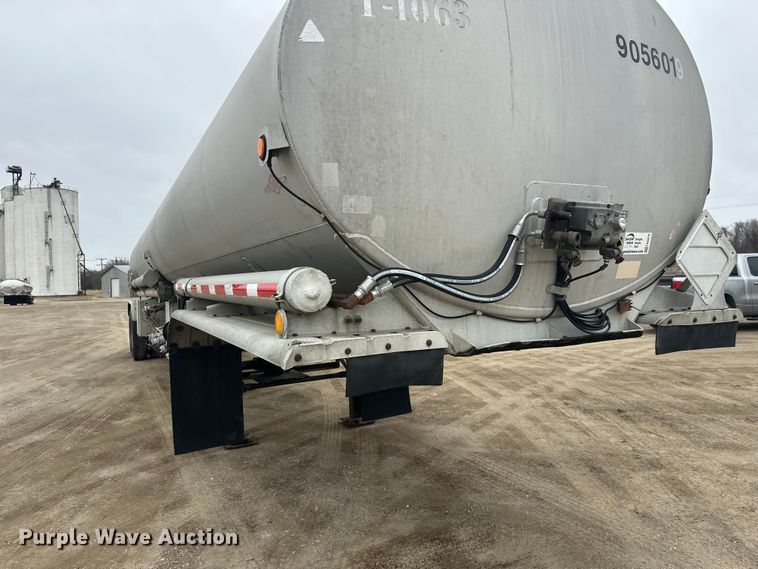 image for item FK0010 1990 Beall tank trailer