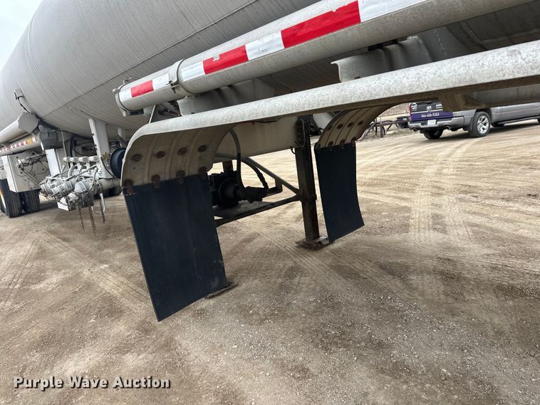 image for item FK0010 1990 Beall tank trailer