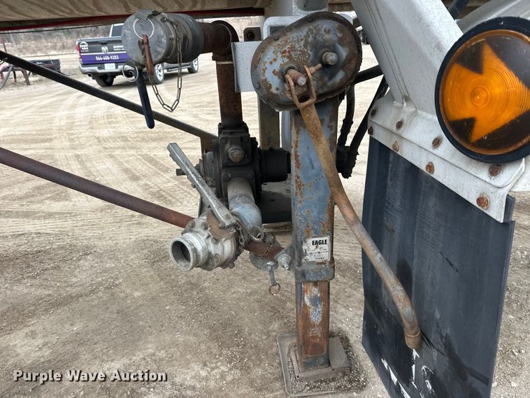 image for item FK0010 1990 Beall tank trailer