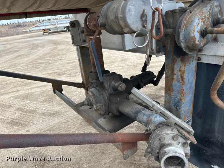 image for item FK0010 1990 Beall tank trailer