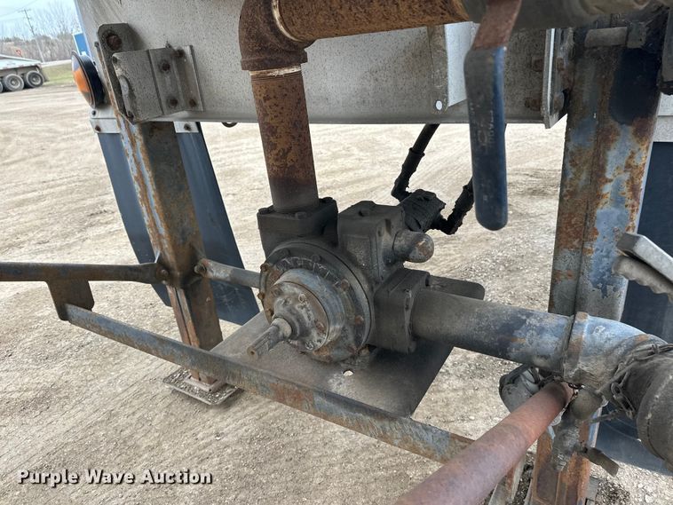 image for item FK0010 1990 Beall tank trailer