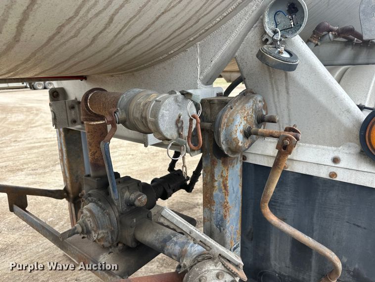 image for item FK0010 1990 Beall tank trailer