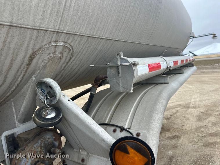 image for item FK0010 1990 Beall tank trailer