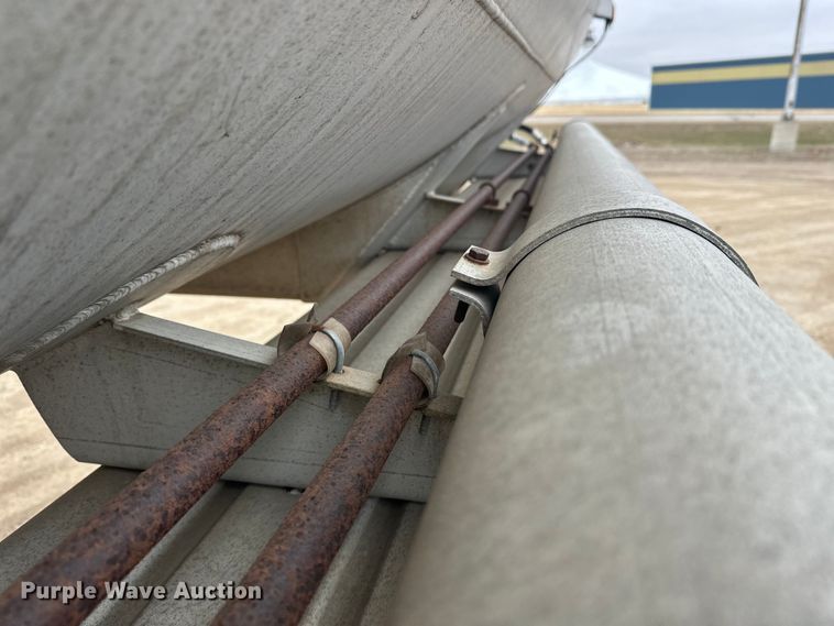 image for item FK0010 1990 Beall tank trailer