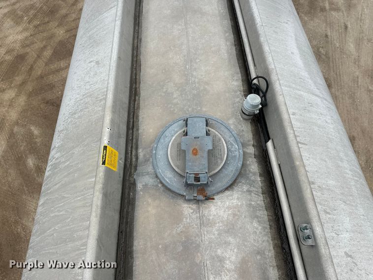 image for item FK0010 1990 Beall tank trailer