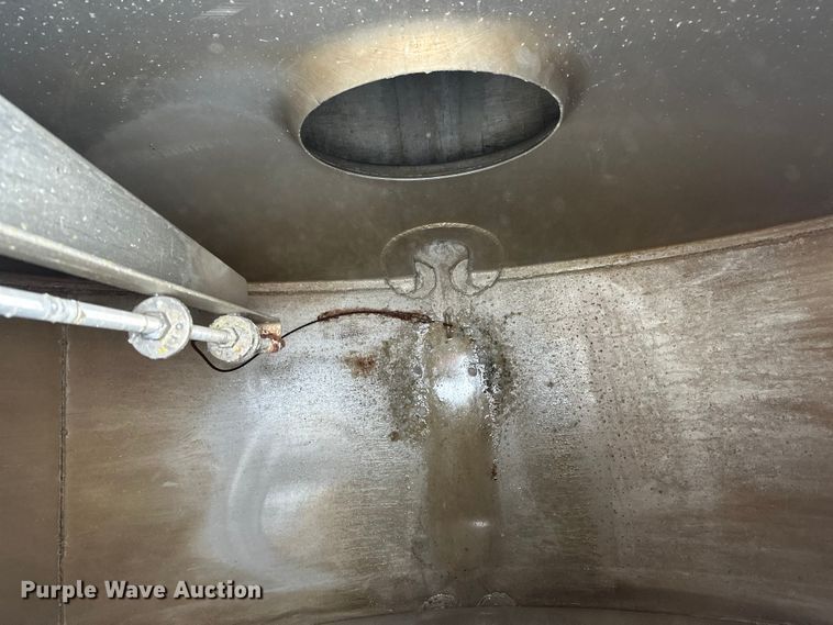 image for item FK0010 1990 Beall tank trailer