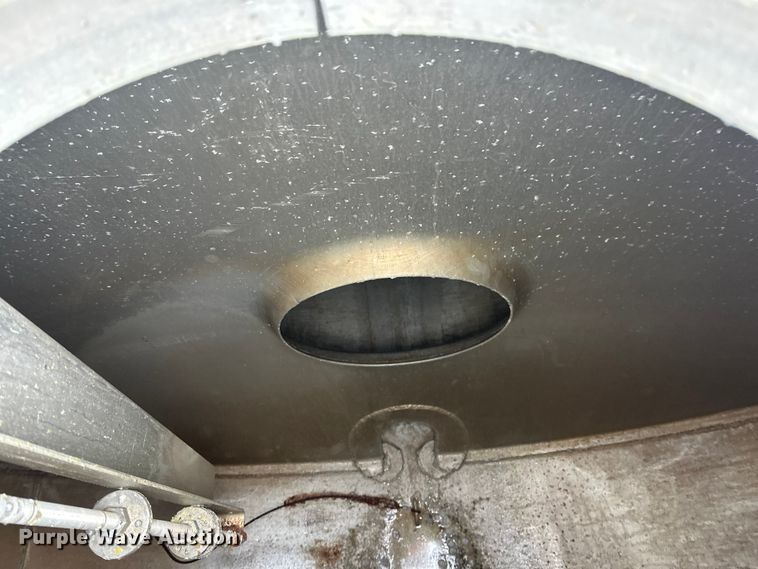 image for item FK0010 1990 Beall tank trailer