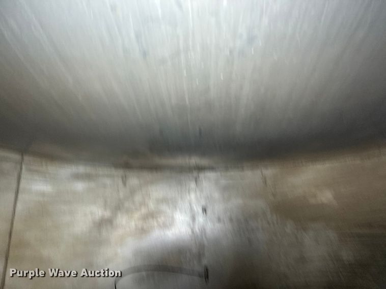 image for item FK0010 1990 Beall tank trailer