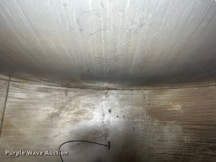 image for item FK0010 1990 Beall tank trailer