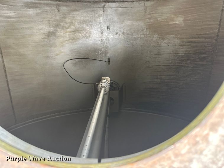 image for item FK0010 1990 Beall tank trailer