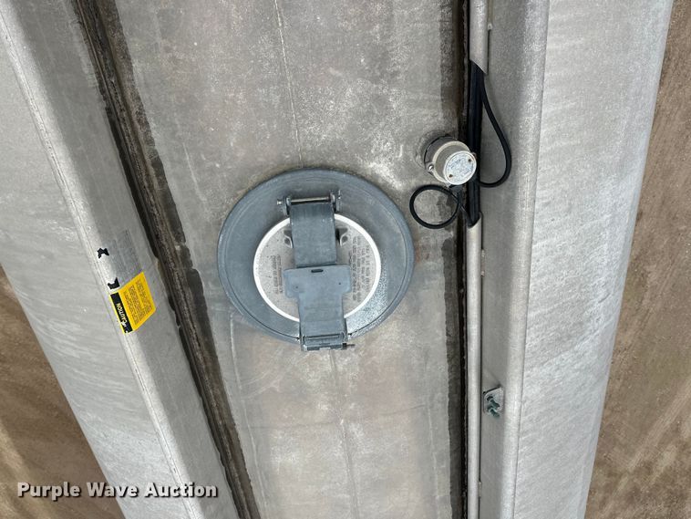 image for item FK0010 1990 Beall tank trailer