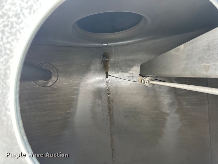 image for item FK0010 1990 Beall tank trailer