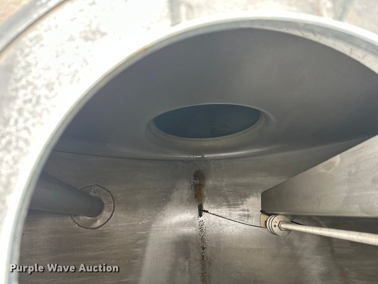 image for item FK0010 1990 Beall tank trailer