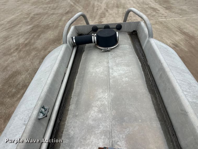 image for item FK0010 1990 Beall tank trailer