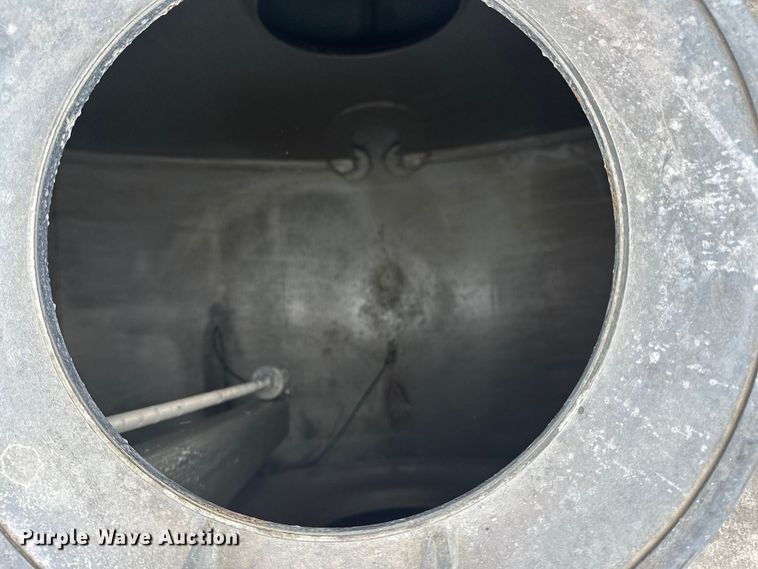 image for item FK0010 1990 Beall tank trailer