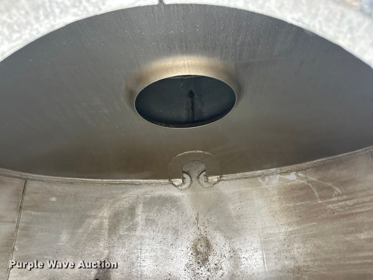 image for item FK0010 1990 Beall tank trailer