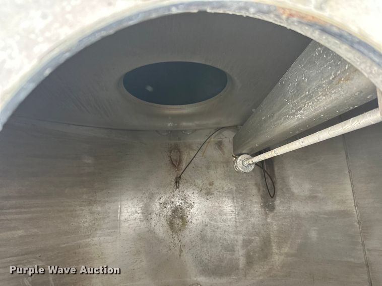 image for item FK0010 1990 Beall tank trailer