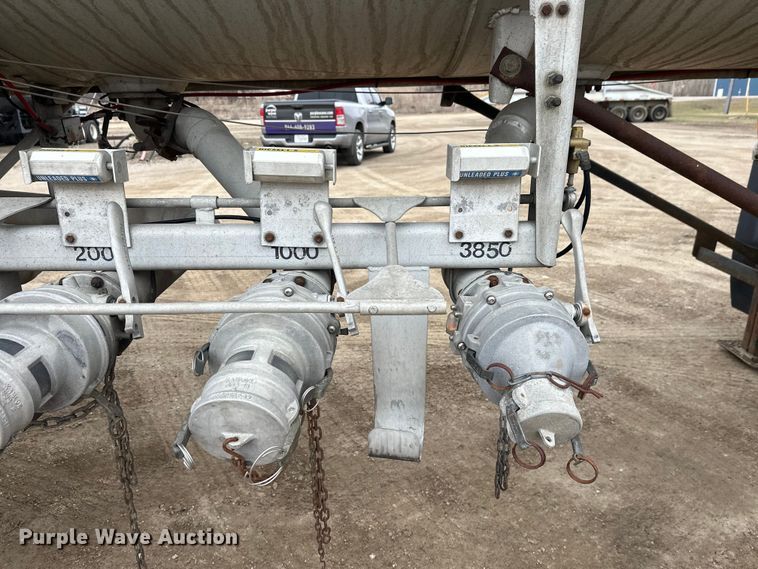 image for item FK0010 1990 Beall tank trailer