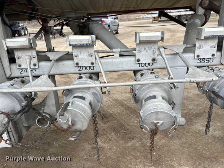 image for item FK0010 1990 Beall tank trailer