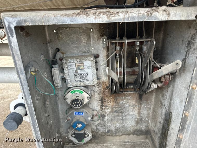 image for item FK0010 1990 Beall tank trailer