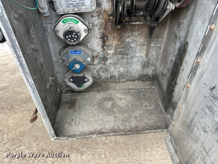 image for item FK0010 1990 Beall tank trailer