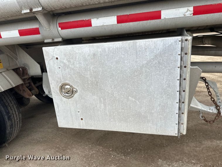 image for item FK0010 1990 Beall tank trailer