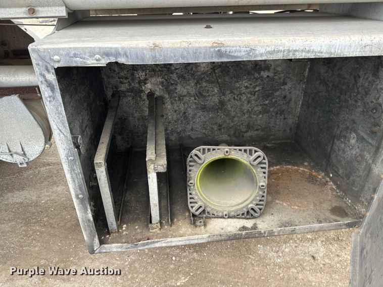 image for item FK0010 1990 Beall tank trailer