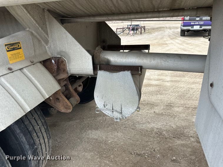 image for item FK0010 1990 Beall tank trailer