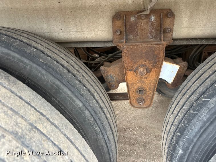 image for item FK0010 1990 Beall tank trailer