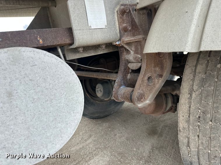 image for item FK0010 1990 Beall tank trailer