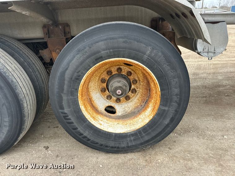 image for item FK0010 1990 Beall tank trailer