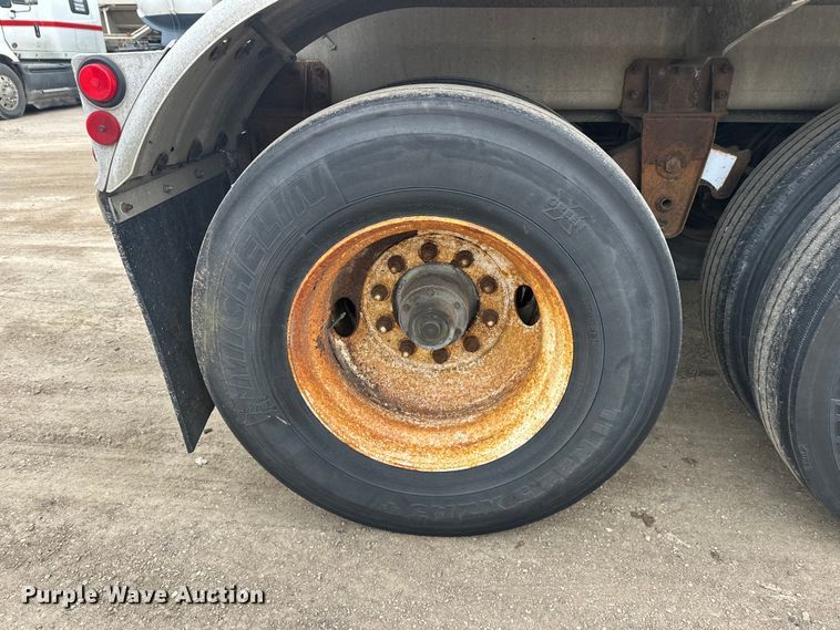 image for item FK0010 1990 Beall tank trailer