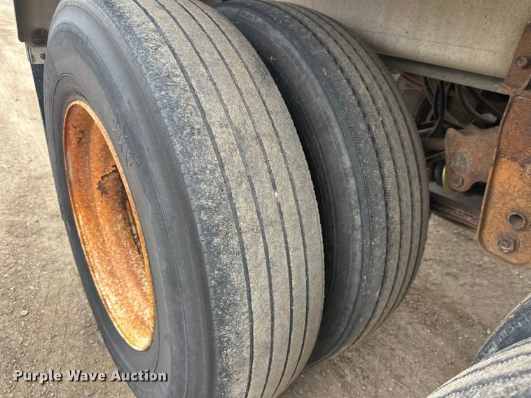 image for item FK0010 1990 Beall tank trailer