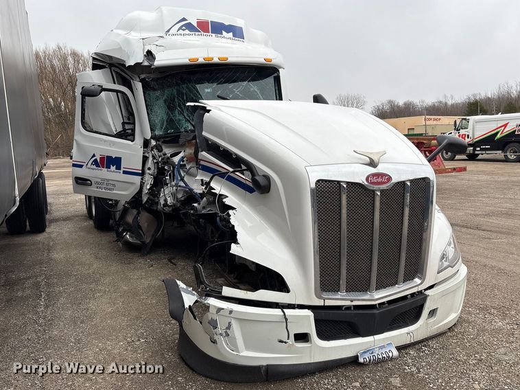 image for item FK1271 2025 Peterbilt 579 semi truck