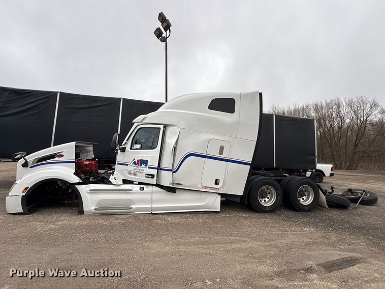 image for item FK1271 2025 Peterbilt 579 semi truck
