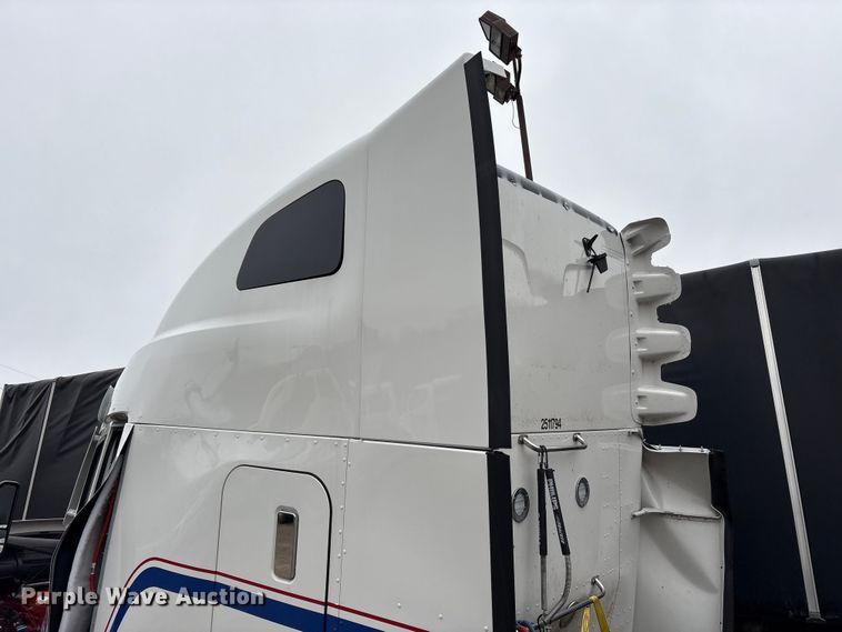 image for item FK1271 2025 Peterbilt 579 semi truck