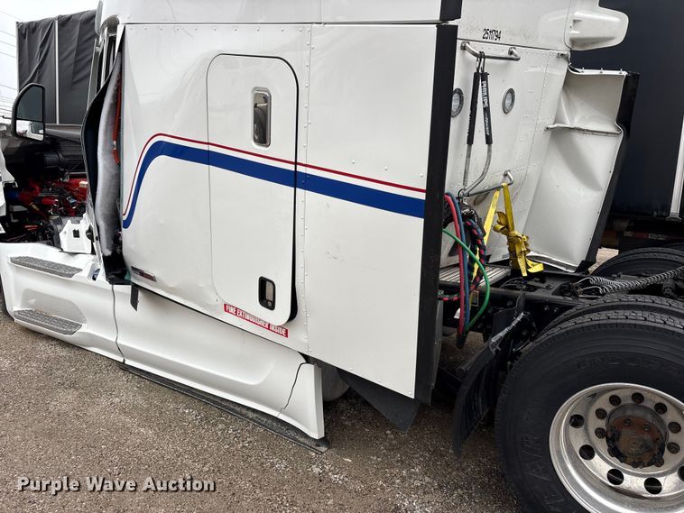image for item FK1271 2025 Peterbilt 579 semi truck