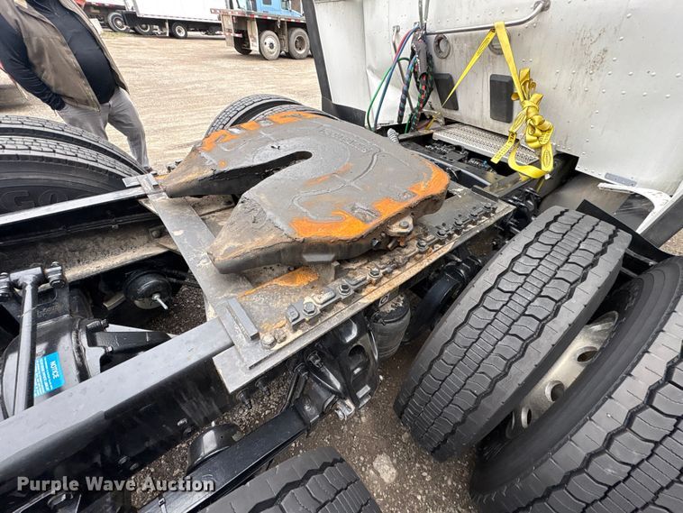 image for item FK1271 2025 Peterbilt 579 semi truck