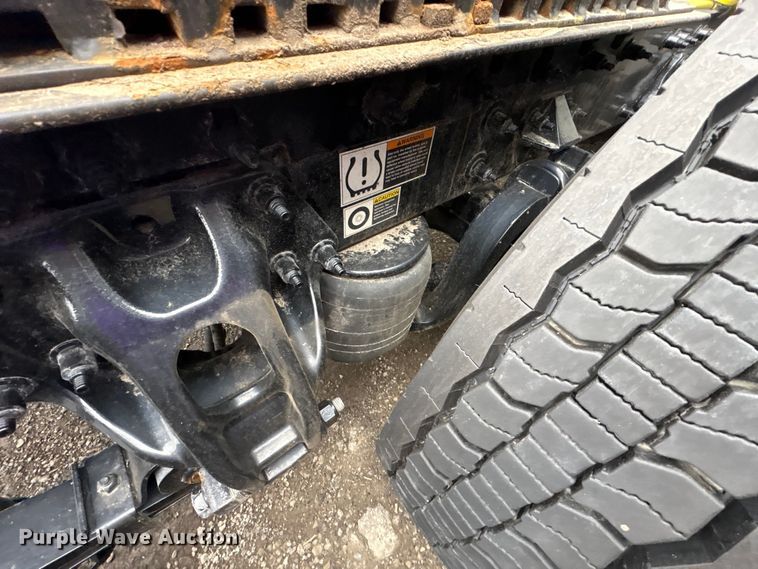 image for item FK1271 2025 Peterbilt 579 semi truck