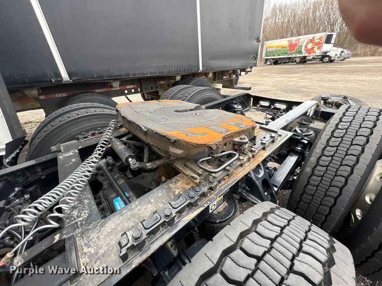 image for item FK1271 2025 Peterbilt 579 semi truck