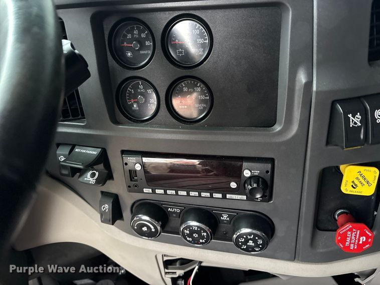 image for item FK1271 2025 Peterbilt 579 semi truck