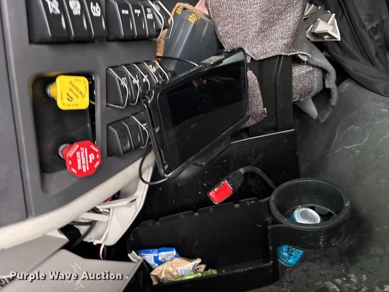 image for item FK1271 2025 Peterbilt 579 semi truck